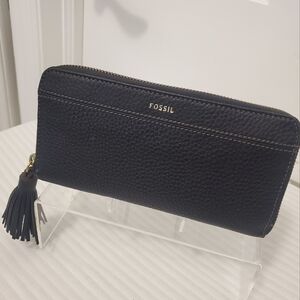NWOT Fossil Tara Zip Close Black Pebble Grain Leather Accordian Wallet W/Tassle